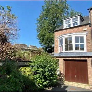 https://mickelgate-mews-cottage-york.yorkshirehotels.net